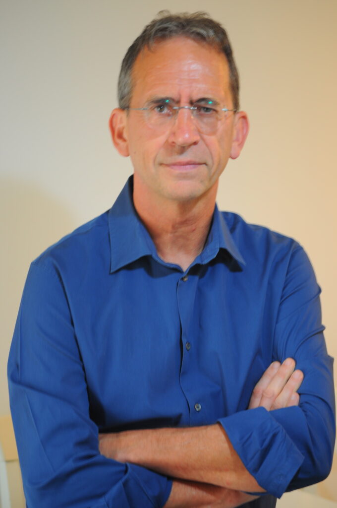 Foto del CEO y consultor principal. Pretende presentarlo ante el cliente.                         